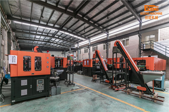 Máy thổi khuôn kéo dài chai PET hoàn toàn tự động Động cơ servo 2 khoang nhựa
