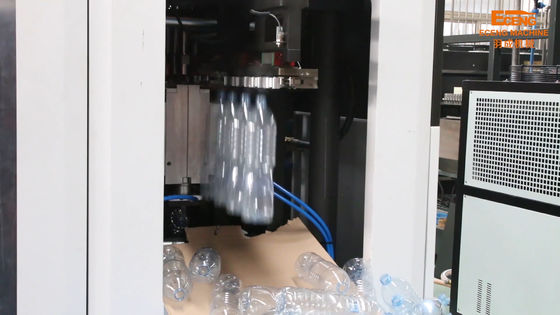 Máy thổi khuôn tự động SMC 4 khoang PET Thổi DELTA Điều khiển PLC