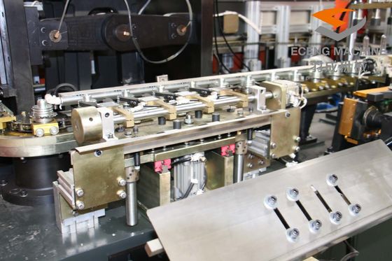 Máy thổi chai PET 6000bpn 4 khoang hoàn toàn tự động 4.5 * 2.0 * 2.3m